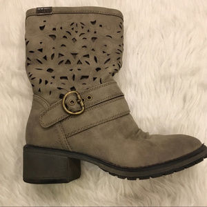 *LIKE NEW* Roxy brand tan grey boots